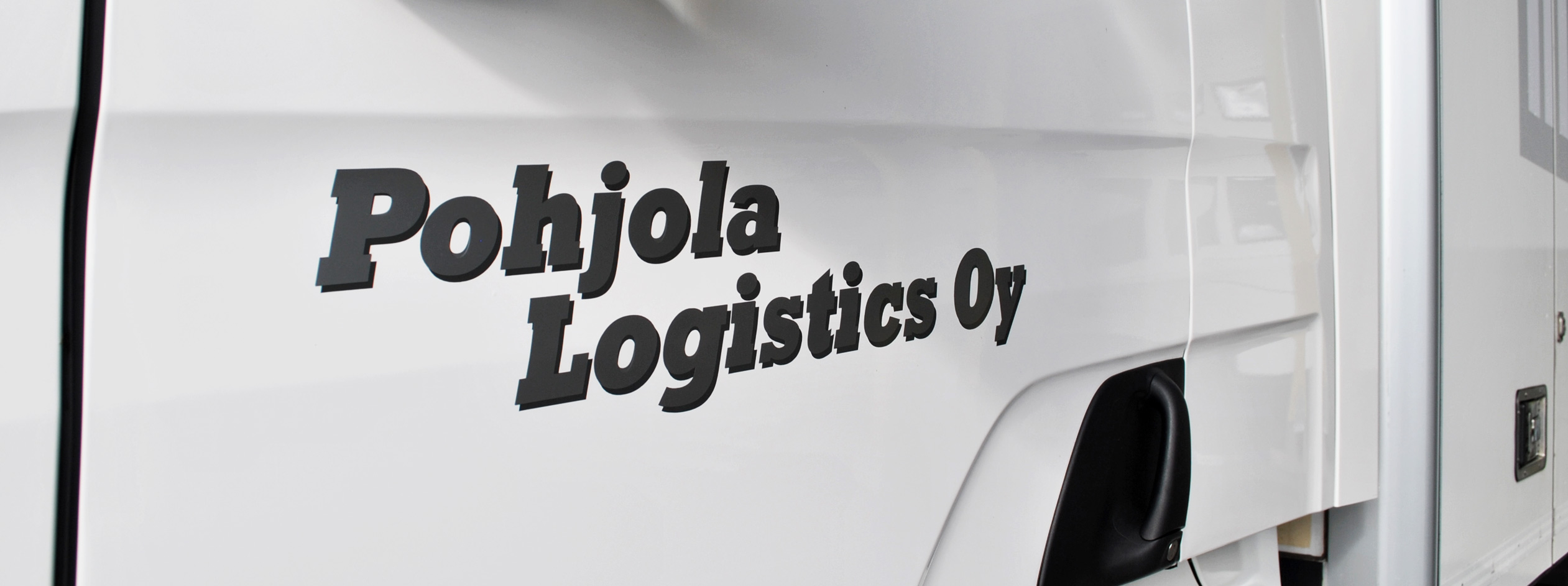 Pohjola Logistics Oy:n kuljetuskalustoa